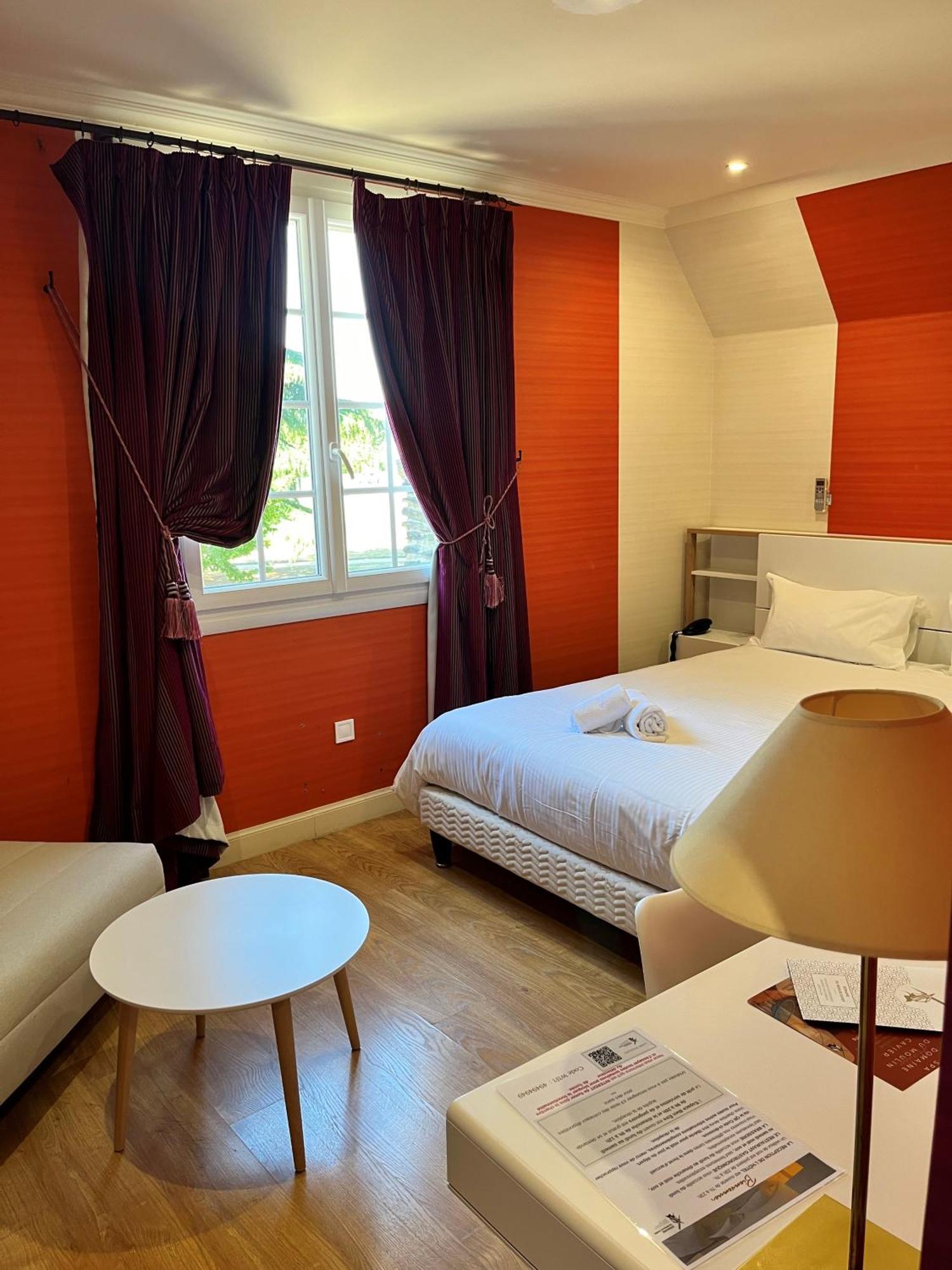 Logis Domaine Du Moulin Cavier Hotell Avrillé Rom bilde