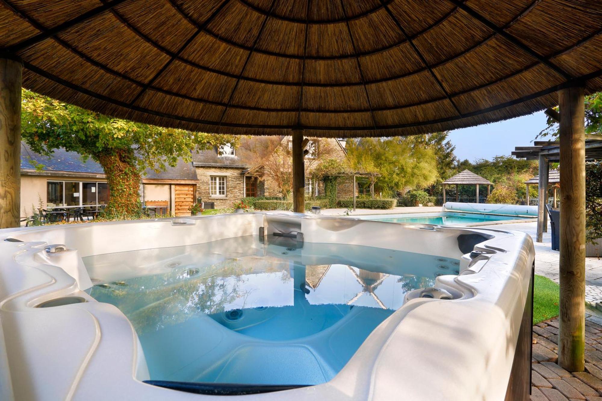 Logis Domaine Du Moulin Cavier Hotell Avrillé Eksteriør bilde