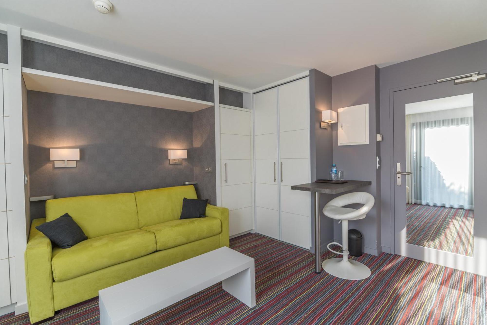 Logis Domaine Du Moulin Cavier Hotell Avrillé Eksteriør bilde