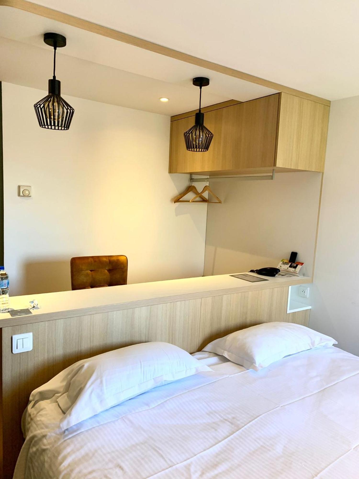 Logis Domaine Du Moulin Cavier Hotell Avrillé Eksteriør bilde