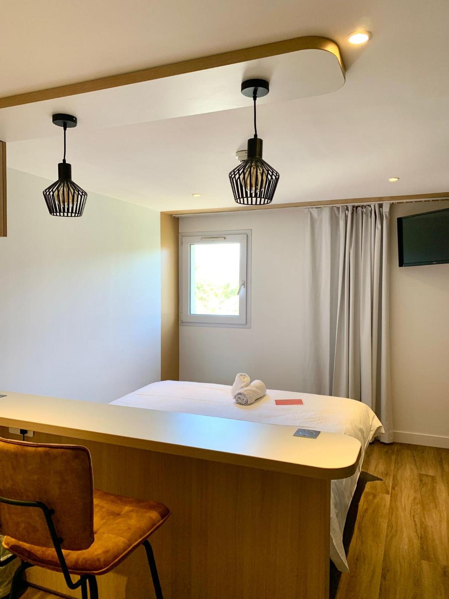 Logis Domaine Du Moulin Cavier Hotell Avrillé Eksteriør bilde