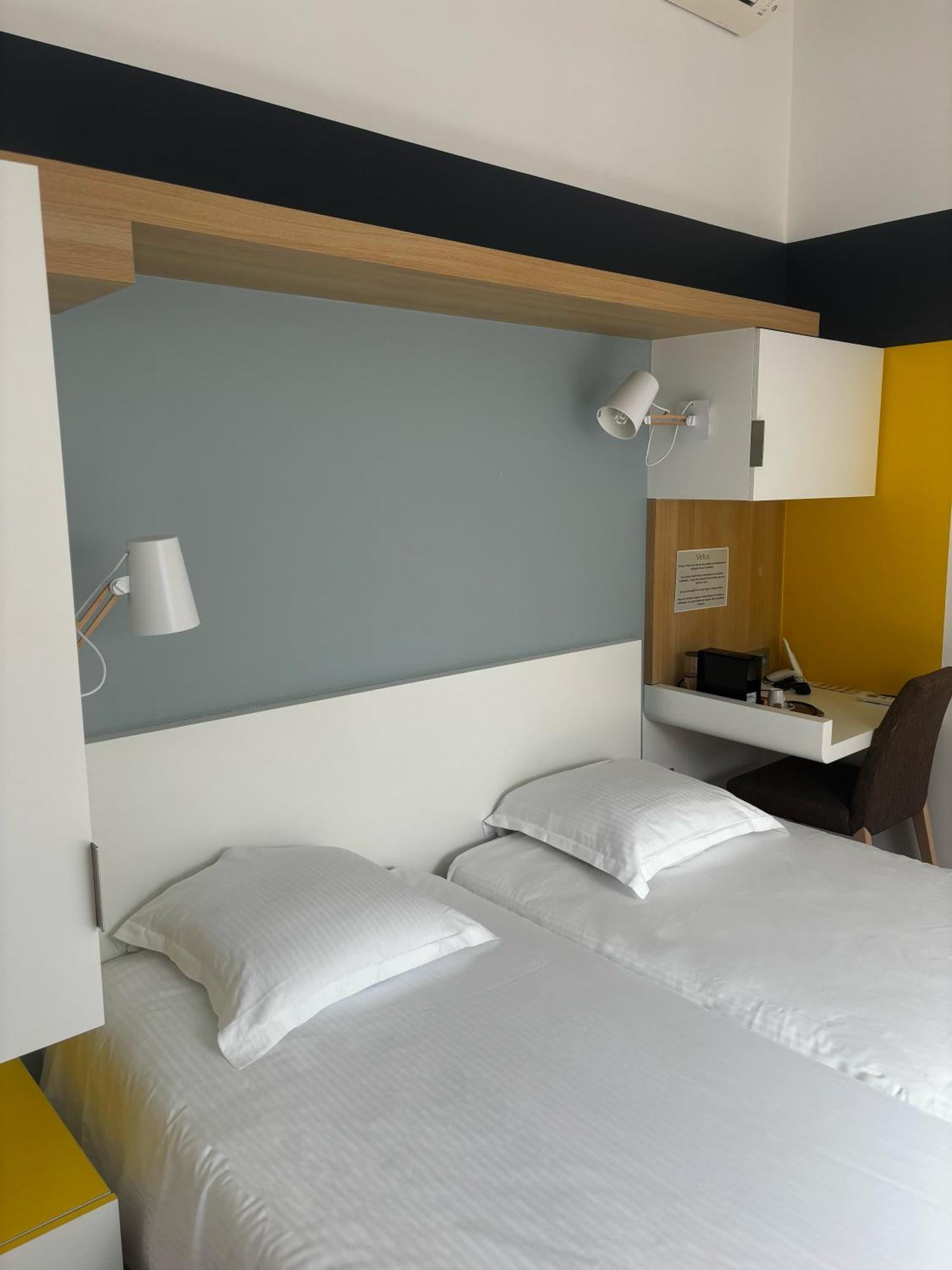 Logis Domaine Du Moulin Cavier Hotell Avrillé Eksteriør bilde
