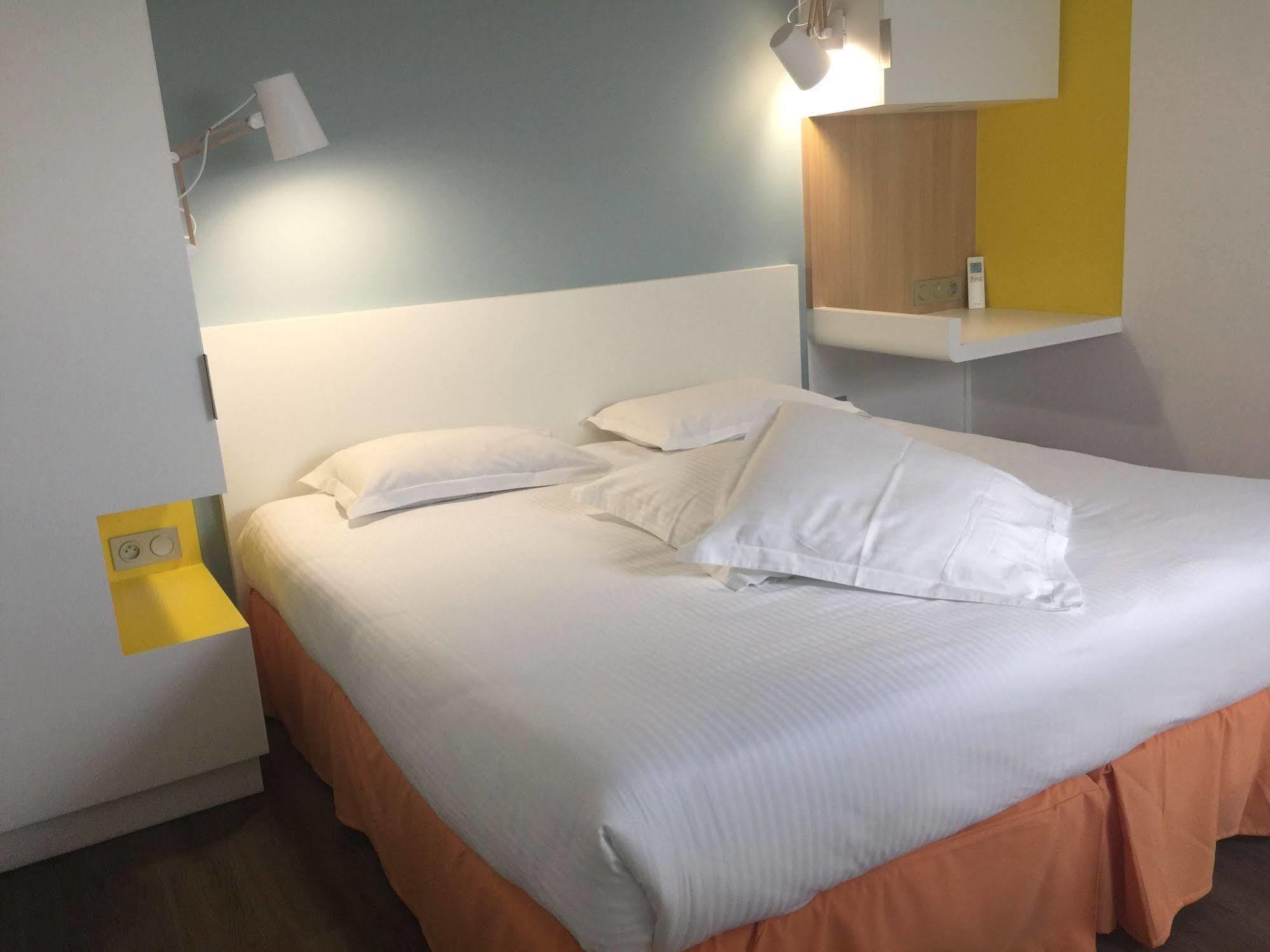 Logis Domaine Du Moulin Cavier Hotell Avrillé Eksteriør bilde